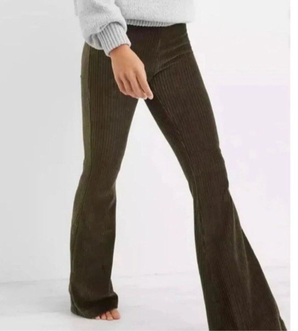AERIE Groove On Velour High Waist Ribbed Flare Pants MEDIUM LONG Olive Green NWT